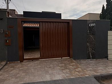 CASA NO BAIRRO DONA DORA